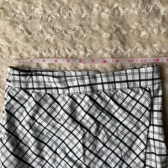 Garage Black and White Stripped Skort | SIZE: S - Picture 7 of 8